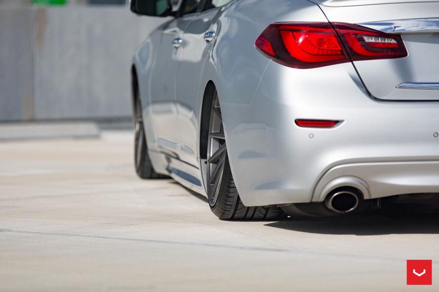 Детали экстерьера Infiniti Q70 on Vossen Wheels (VFS2) 2017 года  (фото 18 из 43)
